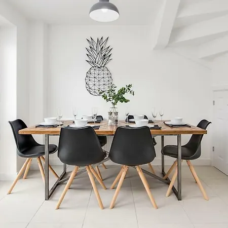 Moda Stays - Mull Croft House